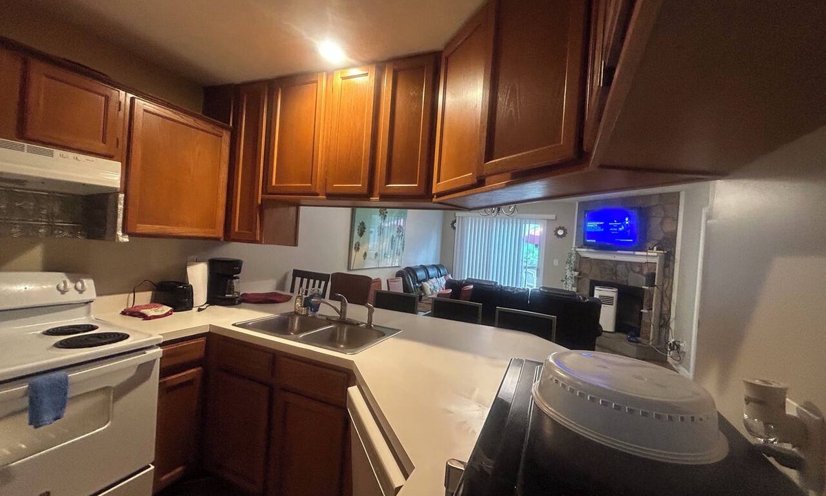 Morrow Condo | 3-bedroom condo in cool Morrow Near Airport.