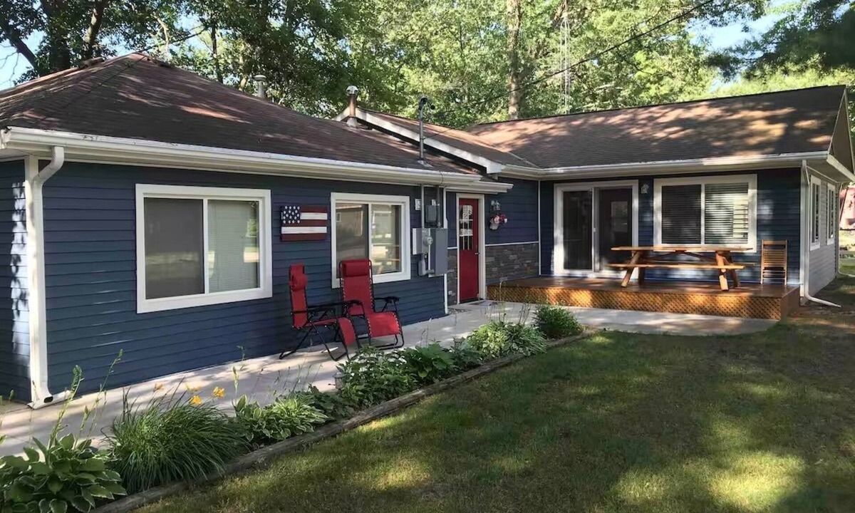 Indian River Cottage | 3-bedroom cottage in downtown Indian River Perfect for large families