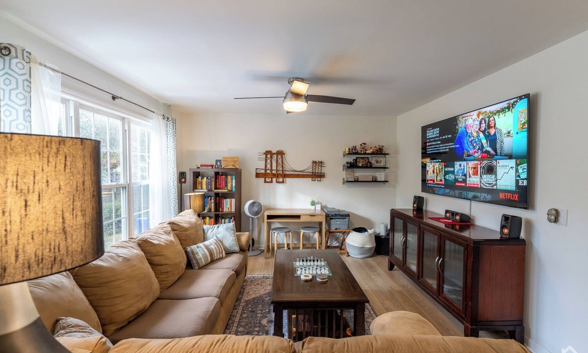 Carrboro House | 3 Bedroom Homestead Getaway - Walkable Carrboro, Minutes to UNC