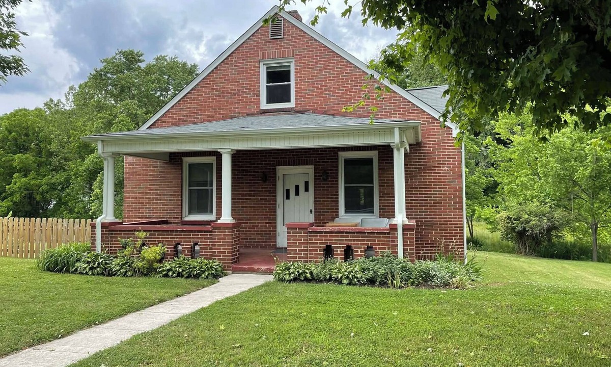 Cloverdale House | 3-bedroom house in welcoming Cloverdale