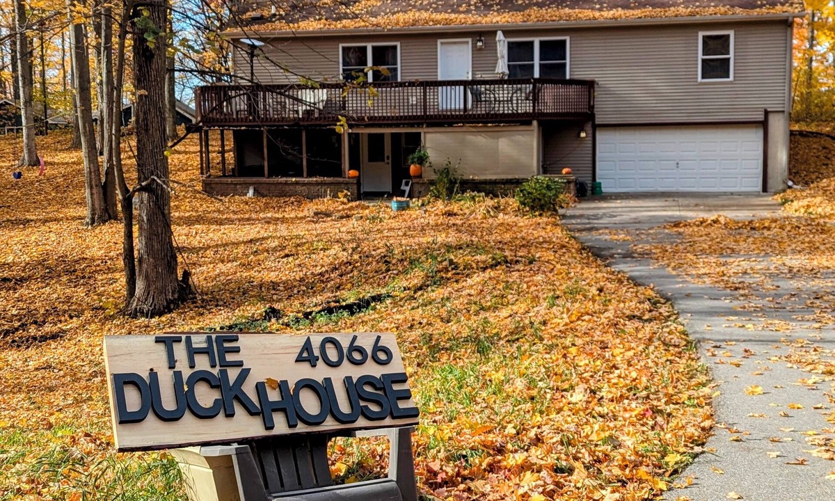 Grawn House | 3 Bedroom house w/lake access, hot tub and pet friendly!