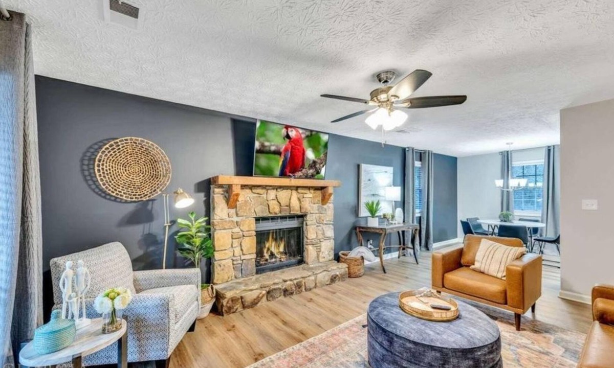 Marietta Apartment | 3 Bedroom Single family L-554121 by Houzlet