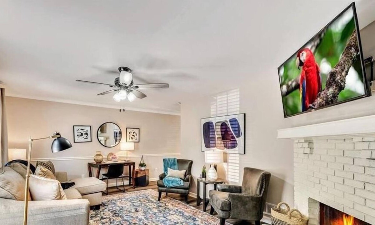Marietta House | 3 Bedroom Townhome L-554165 by Houzlet