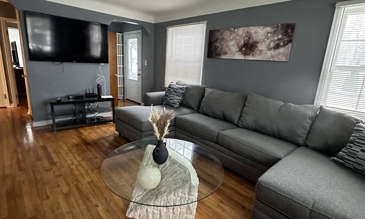 Farmington Hills House | 3-bedroom vacation home near Henry Ford Museum