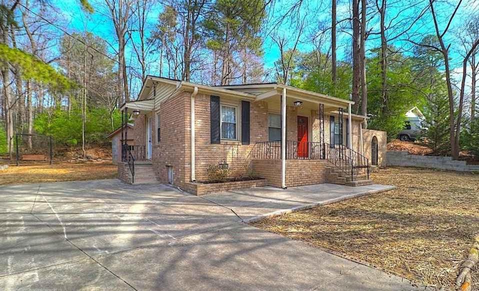 Atlanta Apartment | 3 bedrooms and 1 bathroom and the square footage is 912 ft². Pet Friendly
