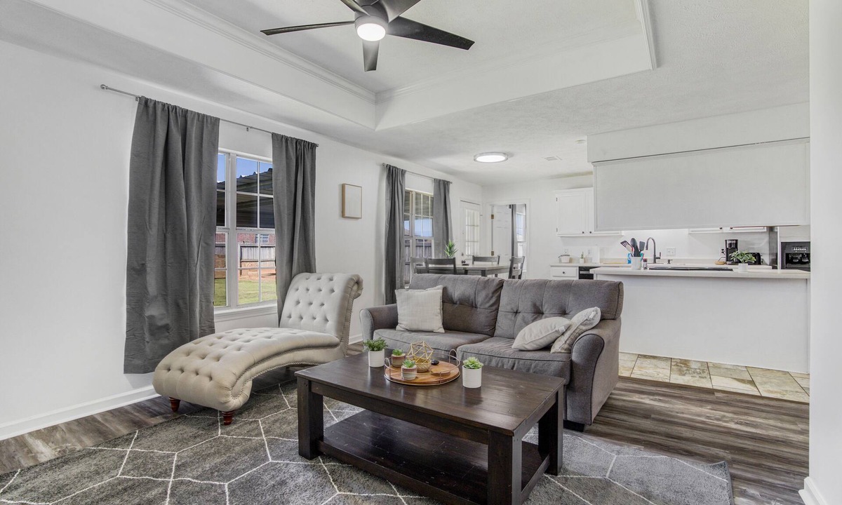 Conway House | 3 BR Amazing Fully Fenced Home Close to the Colleges