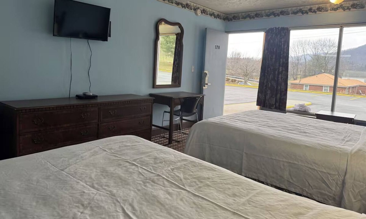 Tazewell Hotel | 3 Convenient Rooms with 2 Full Beds + Microwave Near Popular Tazewell Attraction