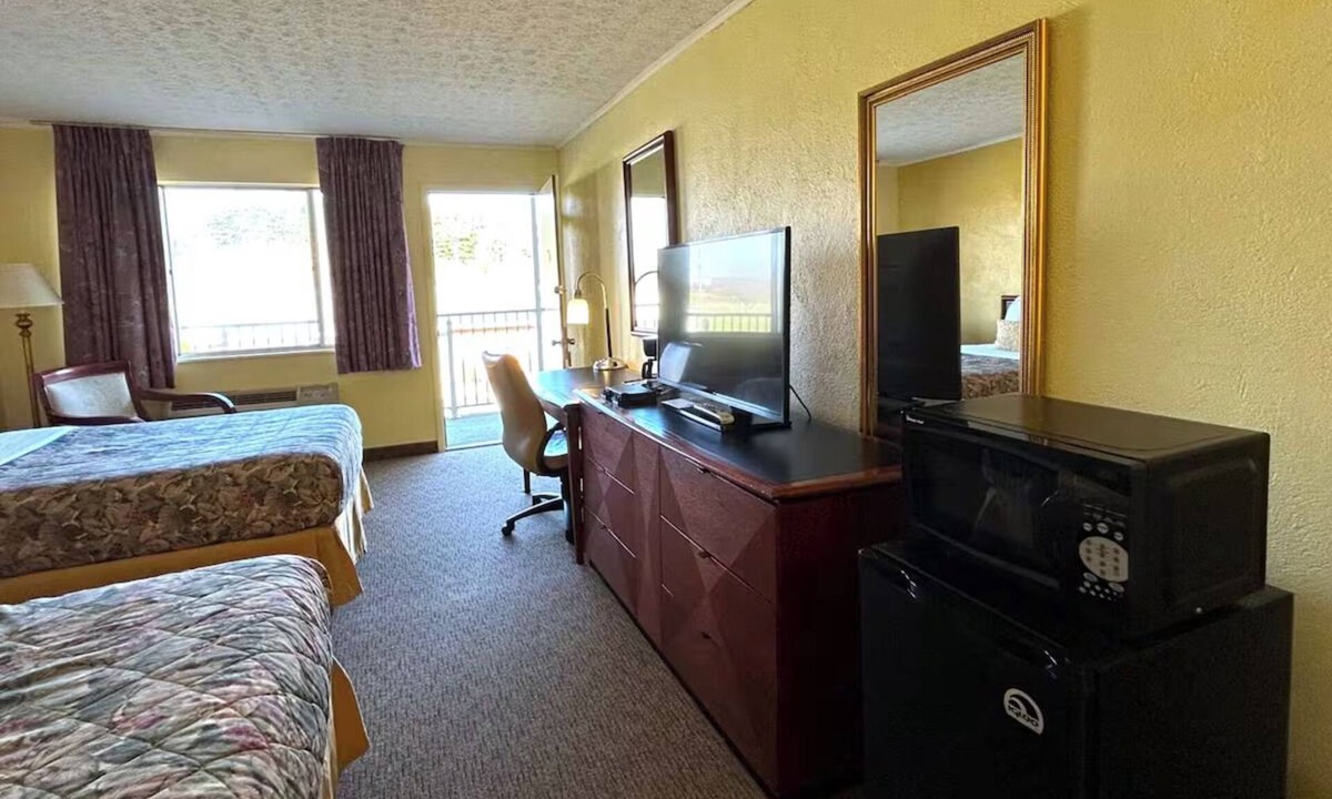 Logan Hotel | 3 Convenient Units| Logan Adventure Base | Hocking Hills | Waterfall & Cave Fun