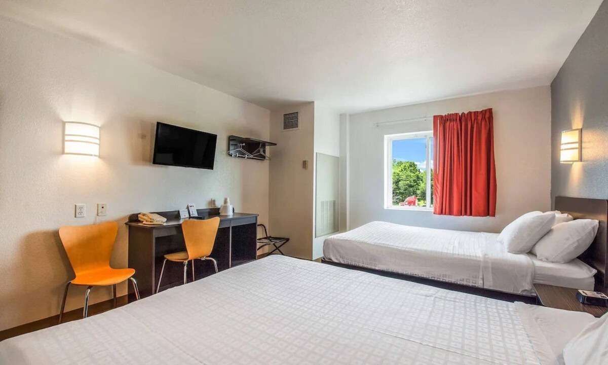 Knoxville Hotel | 3 Family-Friendly Units | Pets Allowed | Close to Knoxville Zoo - 6.1 mi