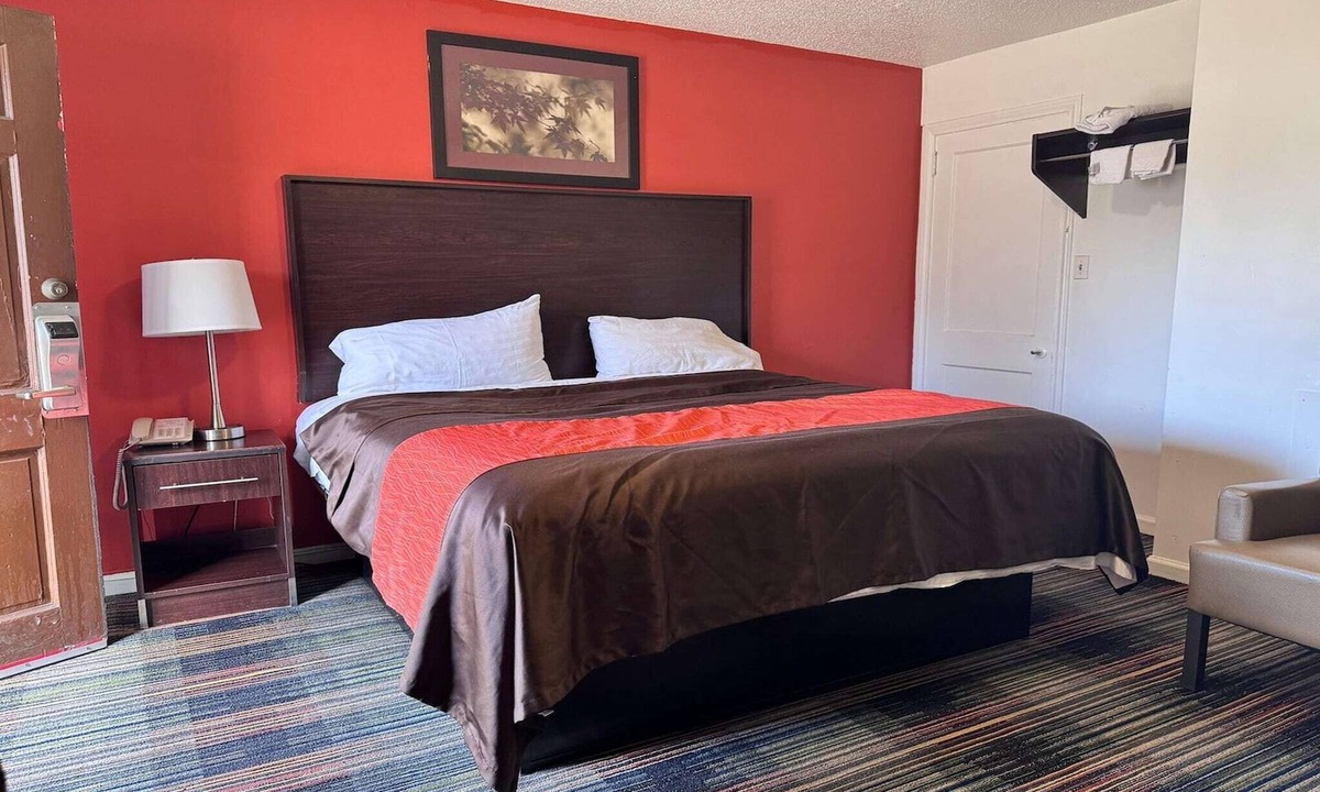 Ashland Apartment | 3 Full Beds Non-Smoking