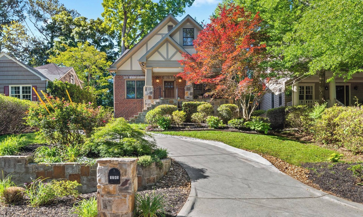 East Side House | 3 Homes in 1 - Huge Estate near Atlanta — Sleeps 16