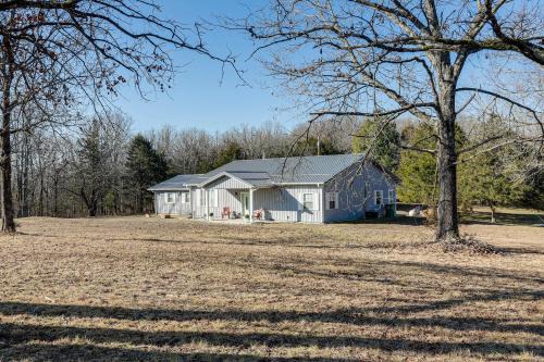 Isabella House | 3 Mi to Bull Shoals Lake: Peaceful Escape w/Patio