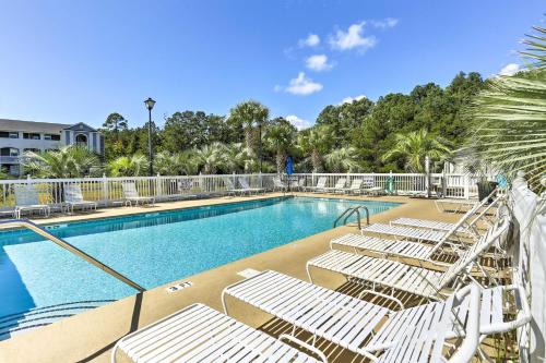 Carolina Yacht Landing House | 3 Mi to Cherry Grove Beach! Quiet Condo w/Balcony