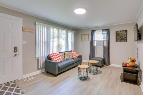 Greensboro House | 3 Mi to Dtwn Greensboro! Cozy Cottage w/Deck