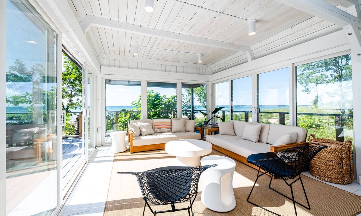 Lakeside House | (3 Nt Min) Lakefront Home With Private Beach and Sauna!