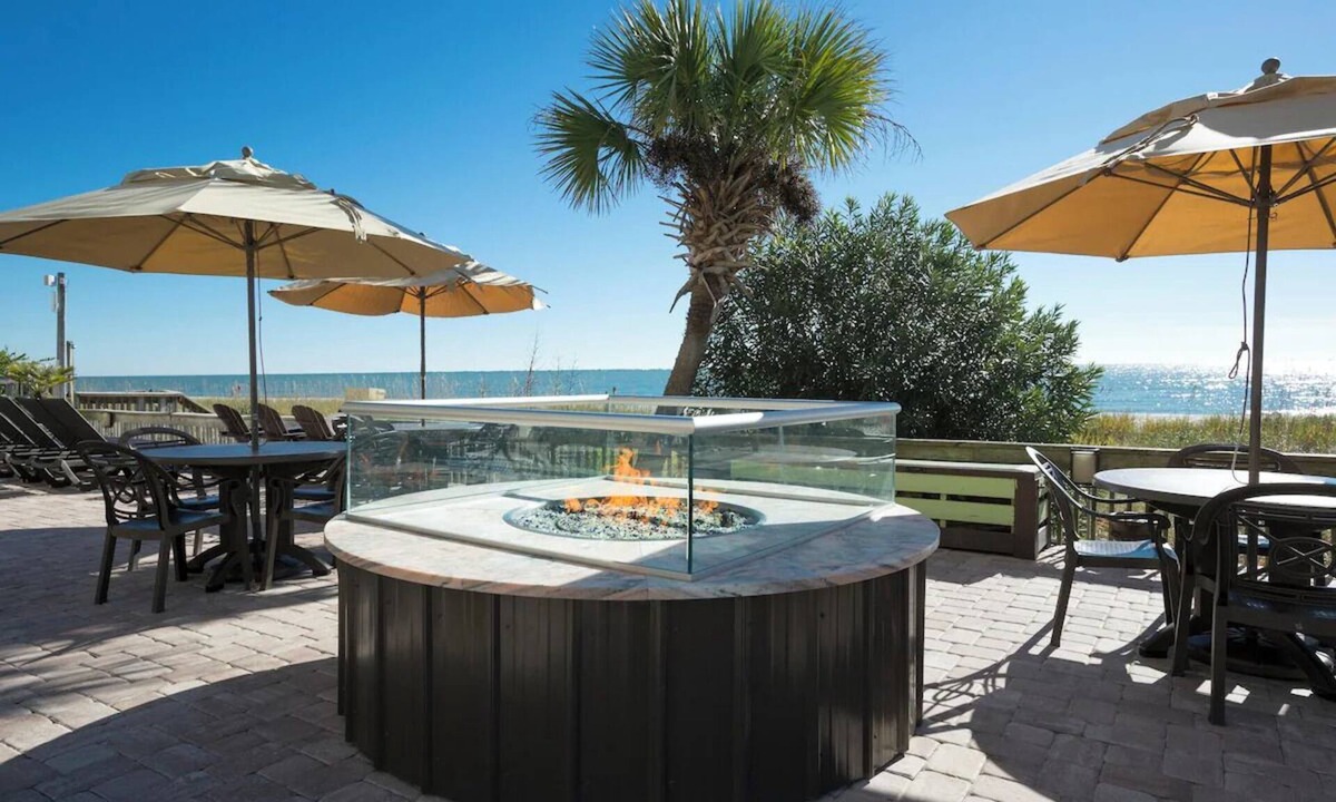 Myrtle Beach Resort | 3 Oceanfront Family-Friendly Rooms in Myrtle Beach Near SkyWheel & Boardwalk