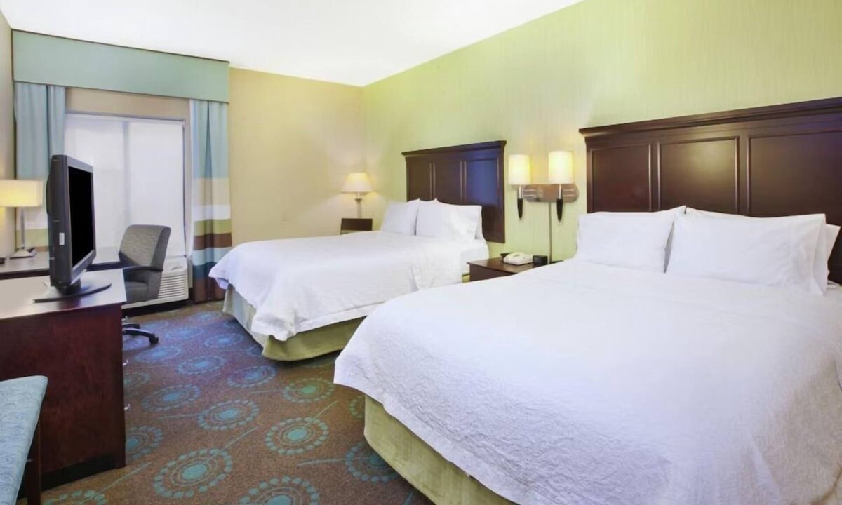South Bend Hotel | 3 Rooms with Comfortable Bed – Ideal for Travelers on I-90