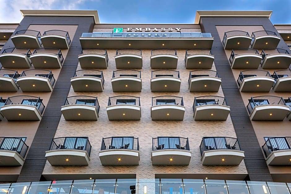 Grand Rapids Hotel | 3-Star Hotel ∙ Embassy Suites By Hilton Grand Rapids Downtown