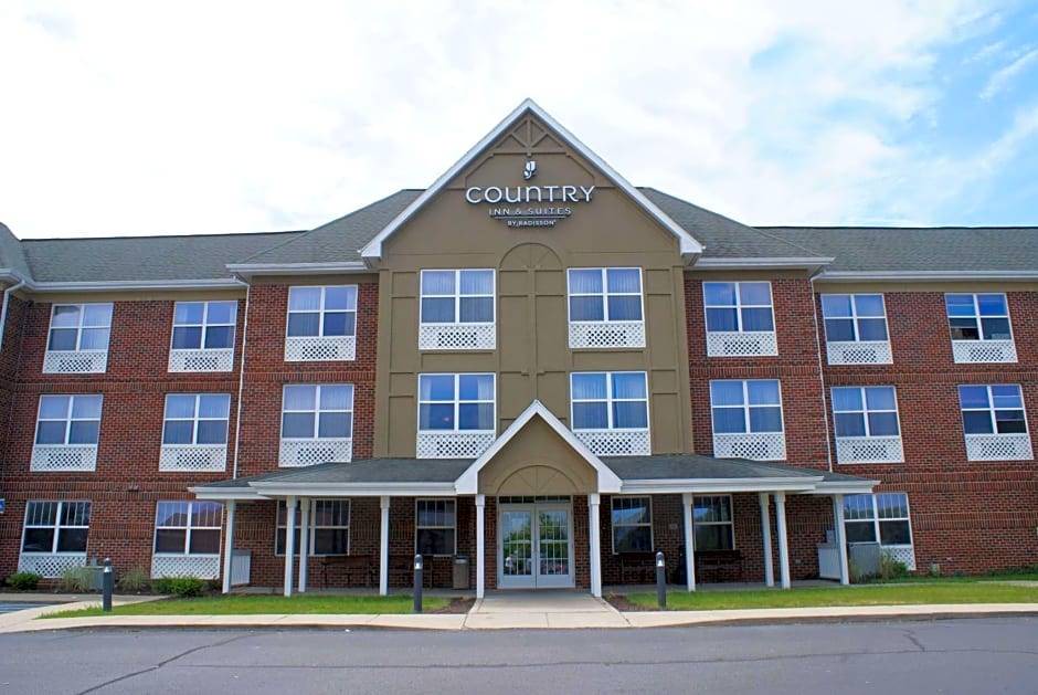 Lansing Hotel | 3-Star Hotel ∙ Country Inn & Suites by Radisson, Lansing, MI