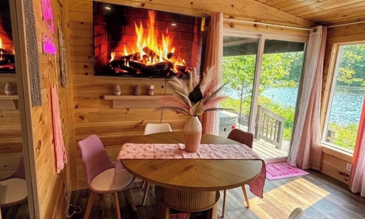 West Newton Apartment | 3 Tiny Cabins Together