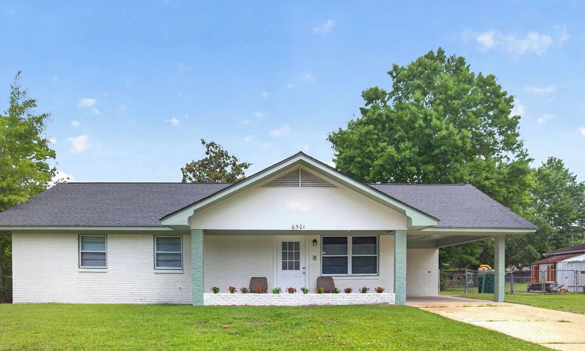 Gulf Hills House | 3BD/2BA near Downtown Ocean Springs & beaches! The Balboa Bayhouse
