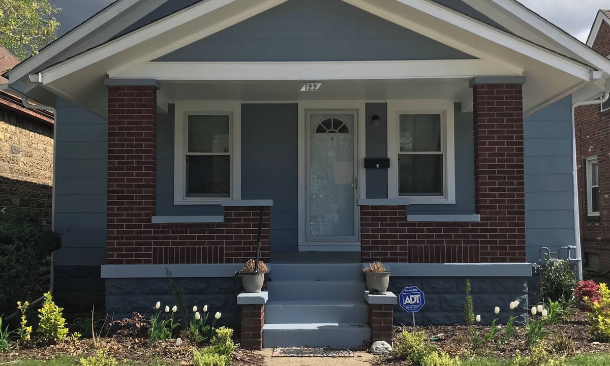 New Albany House | 3BR/1.5BA Blue Bungalow: Close to Louisville & Downtown NA