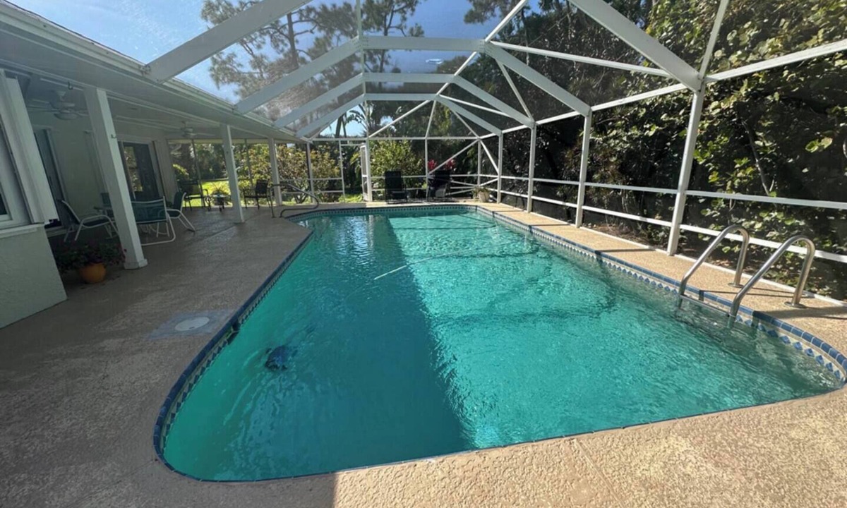 Jensen Beach House | 3BR/2BA Spacious Comfort Screened Pool & Patio!