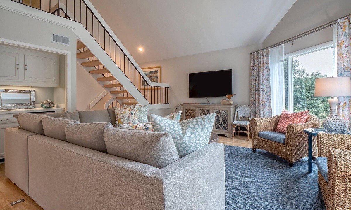 Spinnaker Beachhouses Villa | 3BR End Unit Spinnaker w/Beach Boardwalk Access Across Street! Amenity access included! NO pets