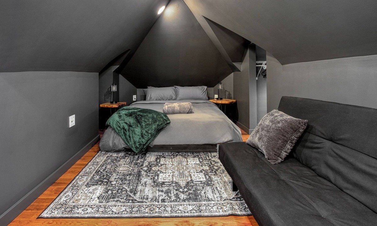 Squirrel Hill Apartment | 3min>Walnut:UPMC Shadyside:3min>CMU:Full Kitchen