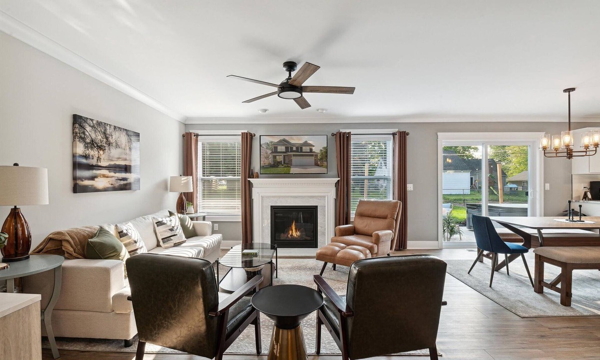 Plymouth House | 3mins DT/Hot tub + Fire Pit + BBQ/ Game Room/ 500Mbp/4 Bedroom/ Office