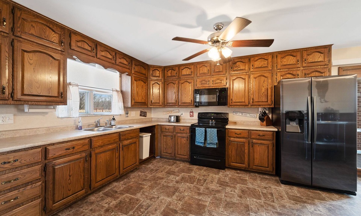 Fulton House | 4-12 Guests! 4 bed / 2 bath - Central Missouri - Close to Interstate70 & Hwy 54!