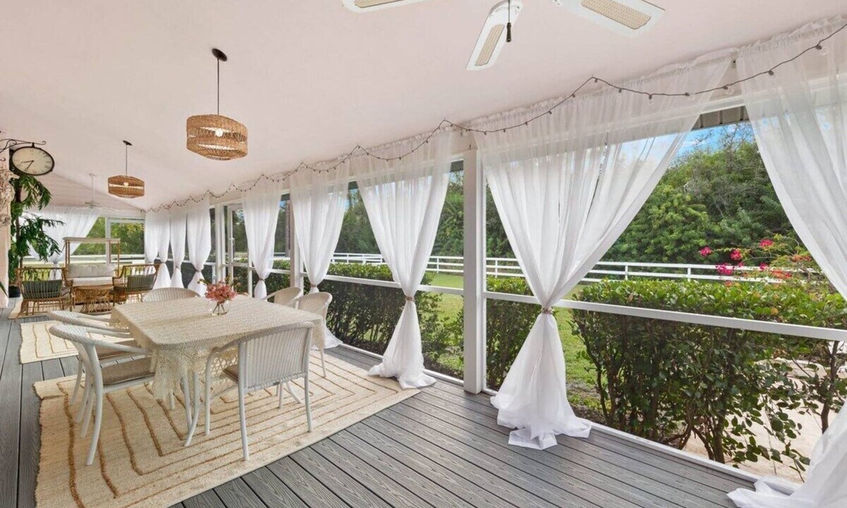 Biggar House | 4-Bed 4 bath 2 kitchens - Pool, Lanai, BBQ