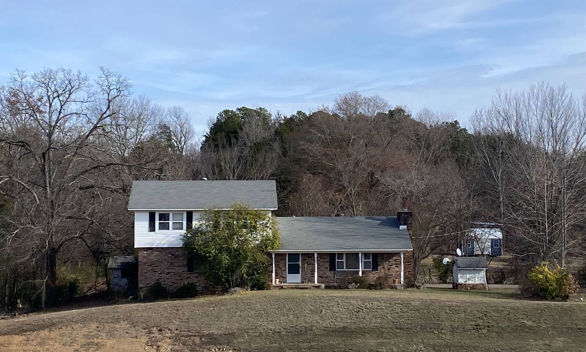 Russellville House | 4 Bedroom 2.5 bath 2600 Sq. foot home master down stairs, faces west!