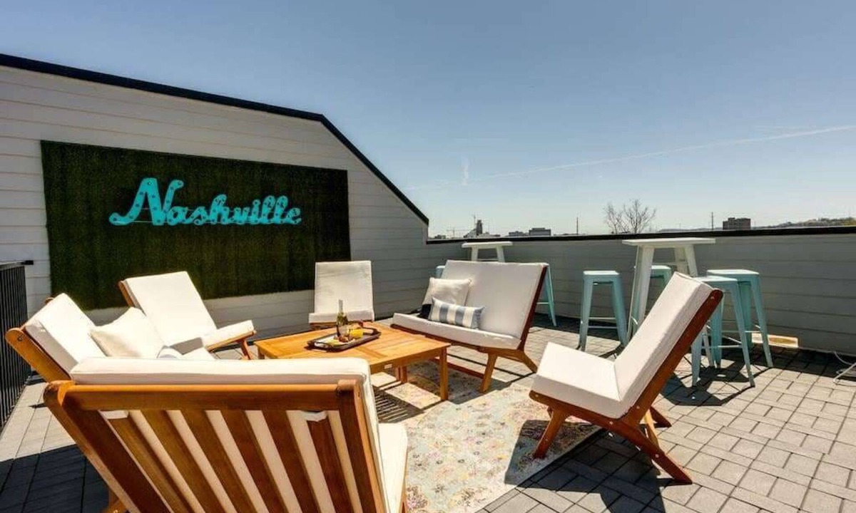 Nashville Condo | 4 Bedroom 4 Bath~14 Beds~Rooftop! Huge Space