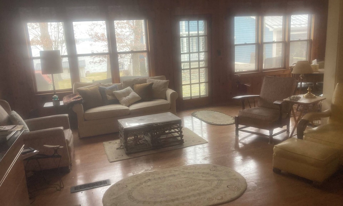 Fremont Cottage | 4-bedroom Lakefront Retro Cottage on Lake George in Fremont, IN