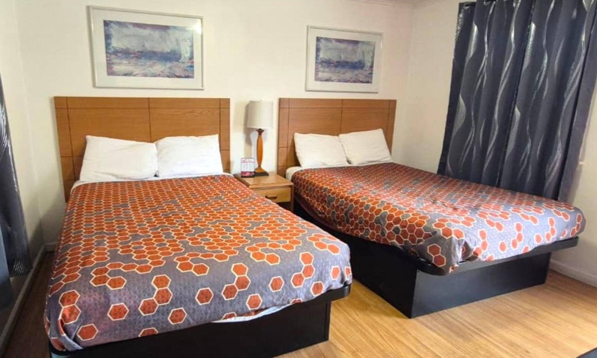 Cadillac Hotel | 4 Family-friendly Rooms w/Free Parking, Close to Dining Spots & Attractions