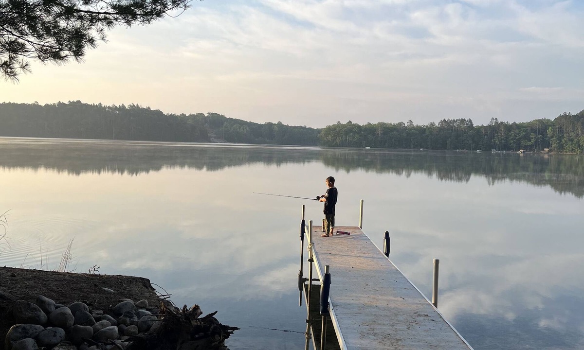 Hillman House | 4 Seasons, Charming Lakefront Cottage on Ess Lake sleeps 10