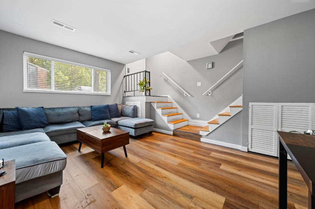St. Charles Apartment | 411 San Juan Recently Renovated 2 Bedroom TownHome