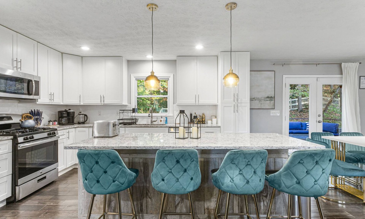 Marietta House | 4bed/3 bath Marietta- Monthly- flexible Stays- Pet Friendly