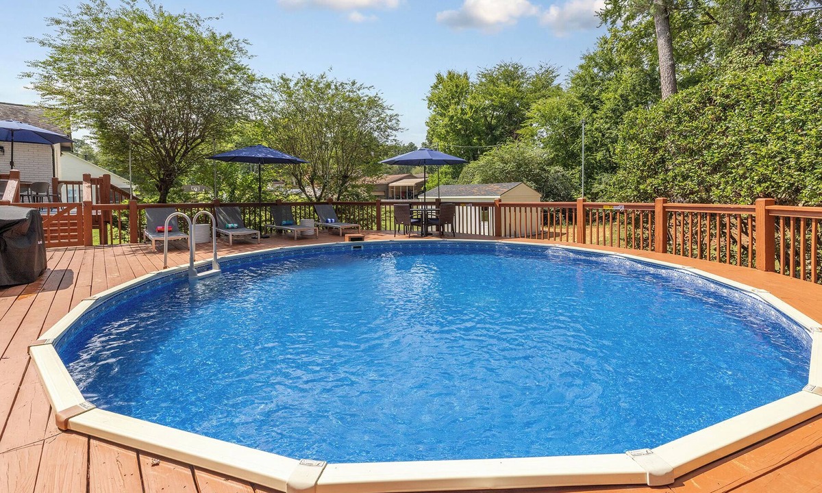 Pineville House | 4BR Pineville Retreat - Private Pool - Fire Pit - Near Carowinds & Charlotte