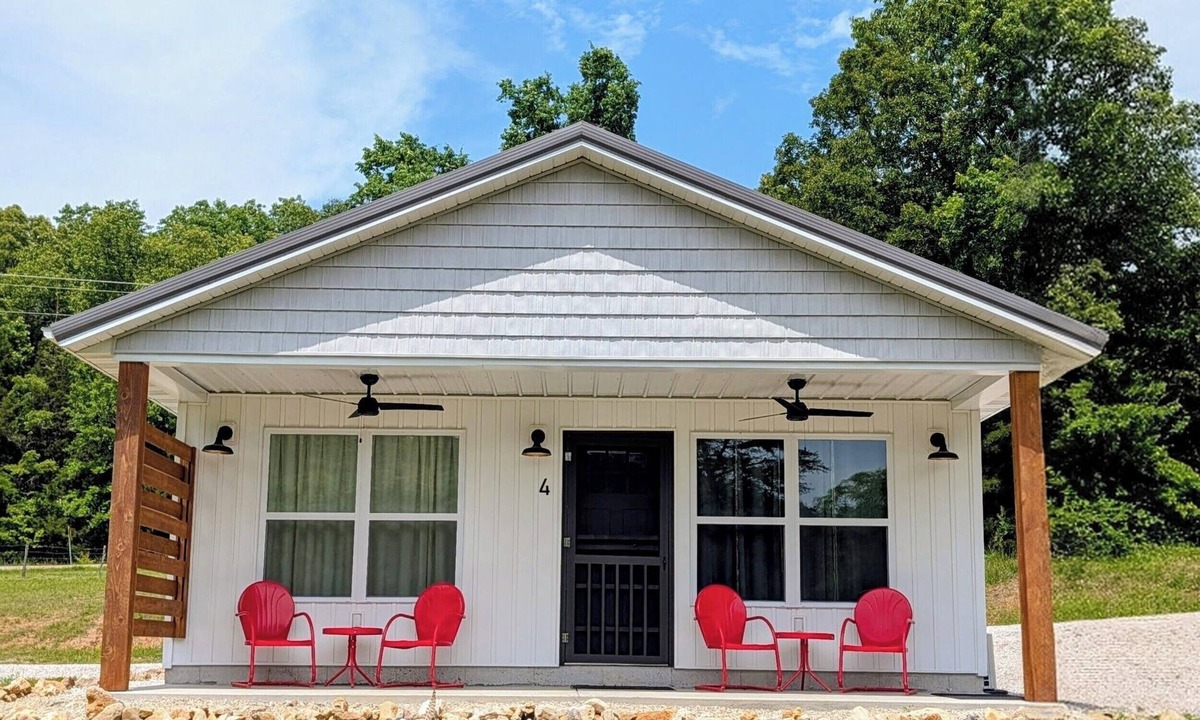 Ste Genevieve House | 5 Charles Farms #4 - NEW CABIN - Wineries, Hiking, and Camp Cana