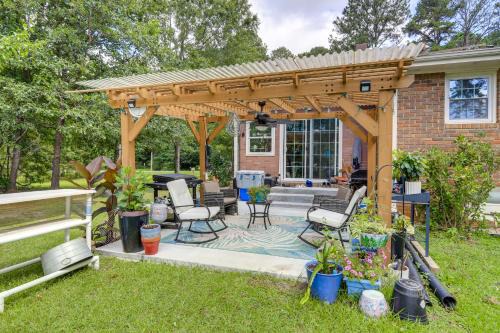 Fayetteville Apartment | 5 Mi to Trilith Studios: Apt w/Furnished Pergola