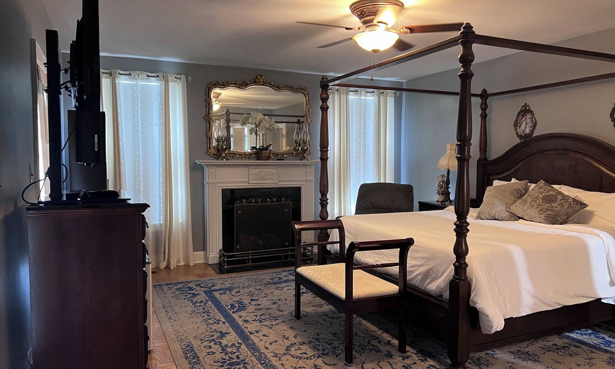 Ashland House | 5 or 6 Suites & Extended stay available w/discount! Events welcome full cater!