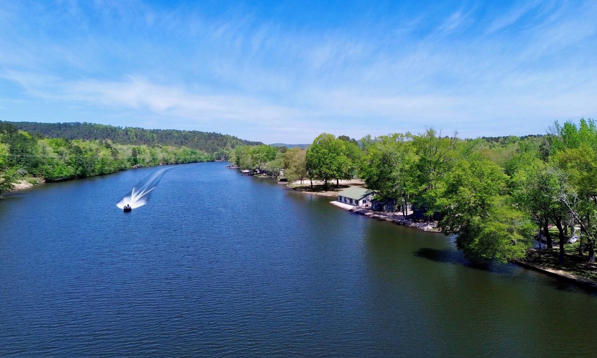 Mid America Condo | 5-Star Lakefront Condo with Loft in Hot Springs, Arkansas!