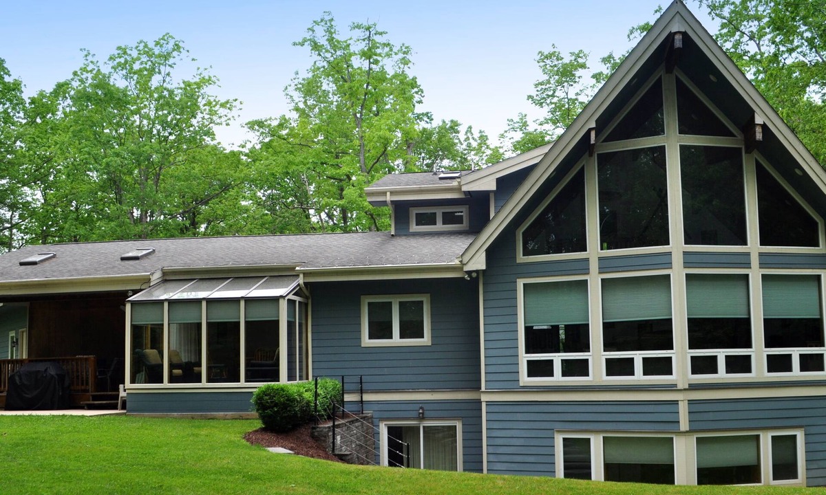 Blakeslee House | 5 STAR OWNER Managed, Lake Xcess, dock, Pool, Pickle-ball, Home Theater, firepit