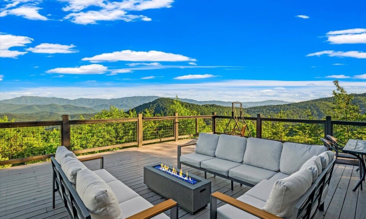 Cosby Cabin | 5BR*Hot Tub*Game Rooms*Incredible Views+Privacy!