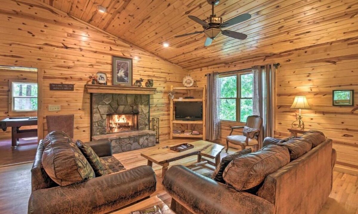 Helen Cabin | 6/5 Valley View! Close to Helen! Near Hiking & Wineries