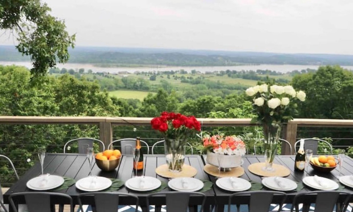 River Mountain House | 6 bedroom Little Rock River View Estate - Pet friendly, Tesla charger, Gym