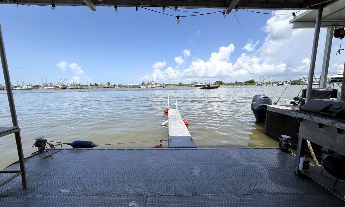 Venice Boat Rental | 6 MAN BEER CAN VENICE MARINA FRONT ROW ICE, WIFI, & W/D GREAT CAMP