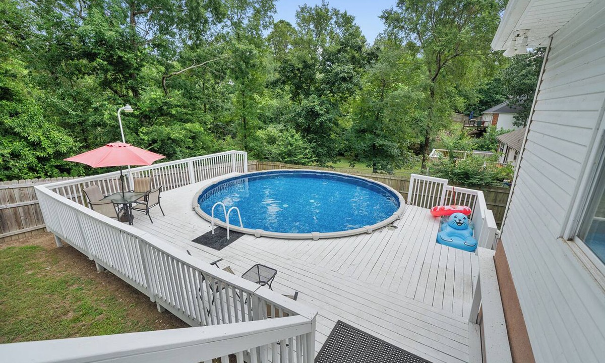 Rockwell House | 7 BDR w/Hot Tub and Games - Discounted Stay Available for 4th as Pool Liner gets Replaced